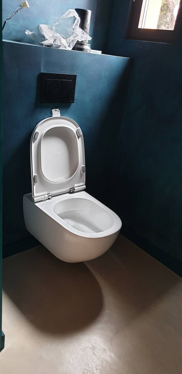 Installation de WC suspendu dans votre salle de bain à Aix-en-Provence